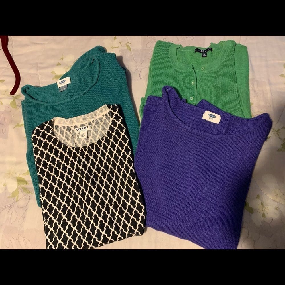 Women’s Old Navy Gap Sweater lot of 4